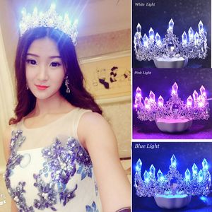 Gelin Kadınlar için Düğün Saç Takı Parlayan Kristal Tiaras LED ışık Taçlar Saç Süsler Takı Düğün Gelin Kraliçe Taç Tiara ML708 230630