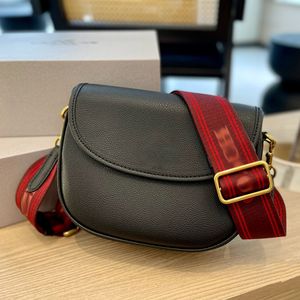 En Lüks Söğüt Eyer Crossbody Alışveriş Kadın Mini Tasarımcı Deri Coac Naylon Kemerler Tabby Günlük Çantalar Crace Omuz Cüzdanı Pursrs Çanta Boyutu 22x18cm