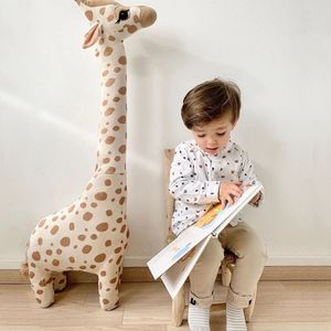 Material de parede de pelúcia 67cm boneca girafa de pelúcia animais macios brinquedos crianças aniversário do bebê presente do dia das crianças meninas menino quarto decorar travesseiro de dormir 230701