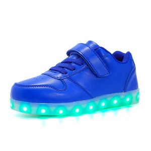 Sneakers 2018 USB -laddning LED Lysande skor för pojkar flickor Fashion Light Up Casual Kids Sole Glowing Children Sneakers gratis frakthkd230701