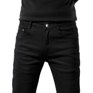 メンズジーンズデザイナー香港ファッションブランド刺繍ブラック秋の新しい韓国のスリムフィットレギンスハイエンドメンズパンツSGVX