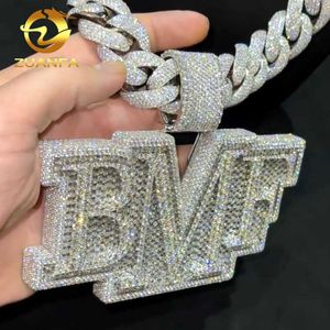 Benutzerdefinierte Luxus 3'' Breite Hip Hop Iced Out Edlen Schmuck Micro Pave d Farbe Vvs Baguette Moissanit Diamant Buchstaben Anhänger Halskette