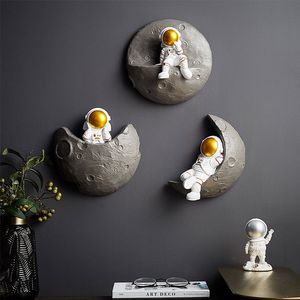 Oggetti decorativi Figurine Decorazione da parete nordica Astronauta Scaffali in resina Decorazioni per la casa 3D Per soggiorno Camera da letto Appeso 230701