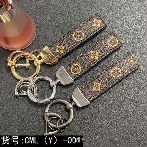 Wholesale simple and generous creative car key chain Car accessories Metal key chain key ring pendant PU leather pendant