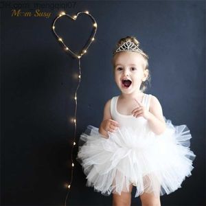 Flickklänningar Baby Girl Princess Tutu Klänning Ärmlös Spädbarn Småbarn Pösig balettklänning Svart Rosa Vit Fest Dans Babykläder 1-8Y 220712 Z230704