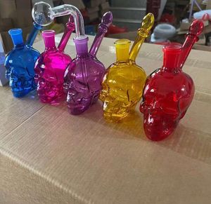 Ultimi narghilè in vetro colorato a forma di teschio Bruciatore a nafta Bottiglia bong gorgogliatore d'acqua pipa per filtri Accessori per strumenti Dab