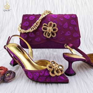 Sandália QSGFC Design Italiano Clássico Bolsa de Mão Feminina Combinando Cor Combinando Salto Alto Conjunto e Sapato de Festa de Casamento Africano 230630