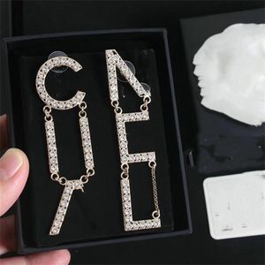 Kolczyki w stylu Retro Designer Stud C Earing luksusowy urok kobiety diamentowa biżuteria Womam Pearl Ccity kolczyk 79978