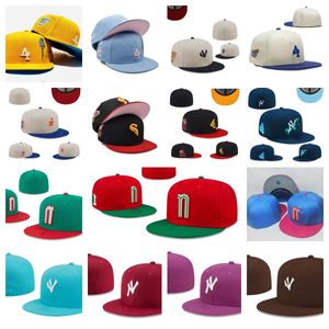 2023 Chapéus ajustados de designer adulto Snapbacks bonés de futebol de beisebol ajustáveis Todo o logotipo da equipe cor azul vermelho esportes ao ar livre bordado gorros planos fechados gorros flexíveis