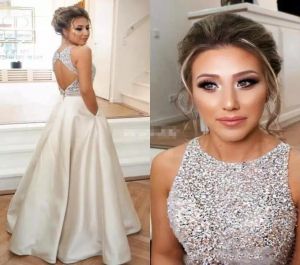 2023 Beaded Prom Dresses with Pockets Satin Sleeveless Floor Length Crystals Custom Made Ruched Pleats Evening Gown Formal Occasion Wear Vestidos Plus Size