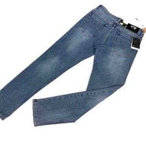 Męski projektant dżinsów High Version Vers Dżins Men Pants Classic Medusa Haftowane swobodne męskie spodnie plus mody proste dżinsy 2YC7
