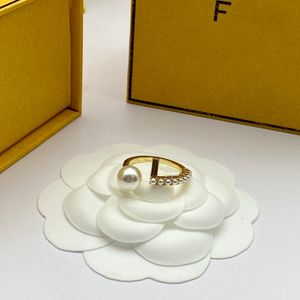 Jóias de jóias de novo designer tendência de tendência de aço inoxidável rings pérolas de pérolas Mulheres abrindo anel de presente de jogo