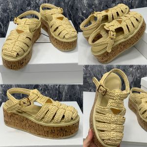 Crochet cage sandals Raffia effect yarn Enameled metal triangle logo rubber sole Womens Designer Sandals platform sandals vacation Rome beach sandale