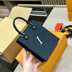 Mini liten fyrkantig väska Crossbody tygväska Handväska Tryckt brevläderhandtag Äkta läder Kohud Mode Shoppingväska Avtagbar justerbar axelrem