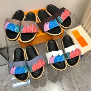 Kadın Tasarımcı Sandal Platformu Sandalet Slaytlar Erkekler Baskılı Kalın Alt Flip Flops Yaz Düz Ayakkabıları Günlük Plaj Sandles Orijinal Deri Yüksek Kalite Kutusu 10A