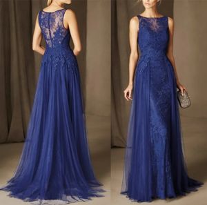 Royal Blue Mother of the Bride Dress Elegant Jewel Neck golvlängd spets ärmlös med veckans applikationer bröllopsfestklänningar