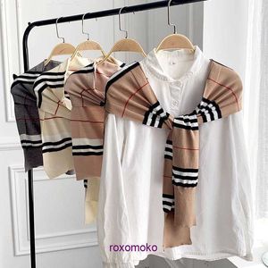 Fashion winter scarves retail for sale Korean version of classic striped shawl spring autumn and versatile men women in summer air conditioned exterior thin of