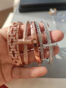 Ny mode rose guld diamant tennis designer armband armband klassiska smycken ihålig ut femme silver kärlek för kvinnor män par armband juveler kedjor fest gåvor