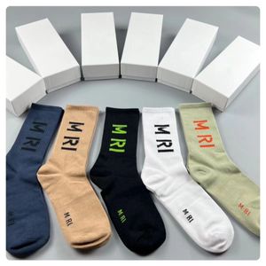 Mehrfarbige Strümpfe, modische bestickte Buchstaben AM, Herren- und Damensocken, sportliche Freizeitsocken ohne Box