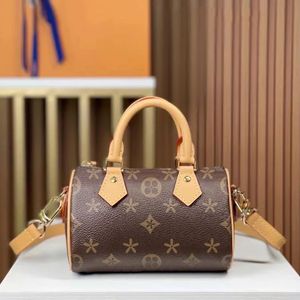 En kaliteli nano hızlı tasarımcı şeyler çuvallar hobo m81085 cowhide kadınlar seyahat çantaları çapraz vücut tote debriyaj çanta pochette erkek baget çanta omuz tuvalet kitleri