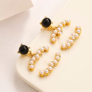 Charm Luxury Brand Designers Letters Stud 18K Gold Plated Rostfritt Steel Geometric Famous Women Round Crystal Rhinestone Pearl Earring Wedding Party Jewerlry ZG2