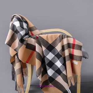 Designer Luxury Bur Home sciarpe in vendita Autunno e inverno ispessito caldo classico Sciarpa da donna da uomo Nuovo plaid imitazione nappe in cashmere Scialle di grandi dimensioni doppio