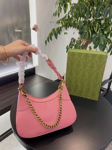 حقيبة Crossbody للسيدات مصممة فاخرة حقيبة نسائية كلاسيكية محفظة صغيرة الأزياء حقيبة الإبط النسائية نصف القمر الكتف حقيبة عالية الجودة حزام جلدي قابل للتعديل