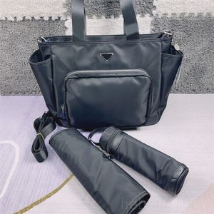 Bolsa de mãe com letra completa bolsa de fraldas de designer de luxo cinza preto simples padrão de desenho animado bolsa de bebê multifuncional conveniente empilhadores de fraldas XB049 Q2