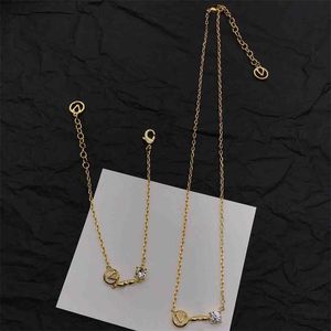 Designer Brand Jewelry Fashion Ornaments Letter Pendant Necklace Floral Bracelet Golden Necklaces Wedding Accessories with Box