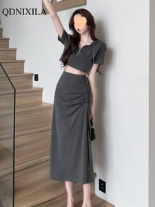 Zweiteiliges Kleid für Damen, Sommerröcke, Anzug, koreanisches Mädchen, mit Kapuze, kurzärmeliges Oberteil, hohe Taille, Falten, Schlitzrock in passenden Sets, 2-teilig 230630