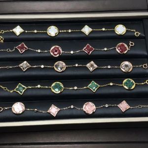 Prezenty świąteczne 4 Leaf lum Designer bransoletka gorąca dama projektant urok Clover Bracelets luksusowe biżuterię taniec Kobiety Najwyższa jakość biżuterii świątecznej