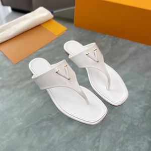 Svart lädertrosa sandaler Tofflor 70-talsdesign Platta flipflops Sommar Klassiska poolrutschbanor Strandskor Dam