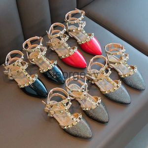 Sandalen Gladiator Sandalen Sommer Mädchen Nieten T Riemen Schuhe Kinder Spitze Zehen Lackleder Doppelschnalle Riemen Prinzessin Schuhe Chidlren J230703