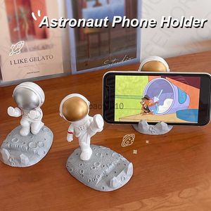 Femoro Cartoon Astronauts Mobile Phone Stand IPad Pro Desk Holder Home Office Desk Decor Cell Phone Holder Accessories L230619