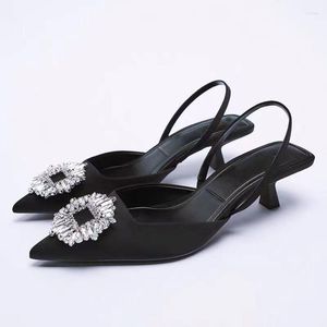 ドレスシューズ 2023 サンダル女性のポインテッドトゥ浅いヌードピンクダイヤモンドローヒールバックストラップ女性 Sapatos De Mujer