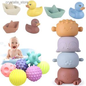 Yeni bebek banyo oyuncakları sprey su hayvanları duş yumuşak kauçuk şamandıra sıkma sesli banyo oyun su oyuncakları çocuk istifleme oyunu l230518