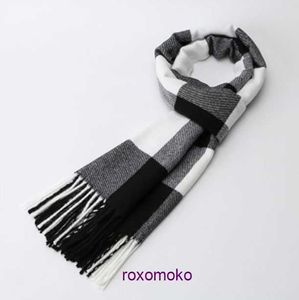 Fashion winter scarves retail for sale The new men's woolen scarf is a short warm thin neck with plaid pattern the elderly middle aged and young night