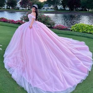 Różowa księżniczka Quinceanera sukienki Off ramię koronkowe aplikacje 3DFlower suknia balowa Sweetheart Vestido De 15 Anos