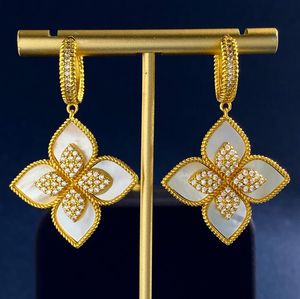 Novo design de diamantes brilhantes em forma de pingente de flor brincos femininos tridimensionais brincos longos Designer de joias P03