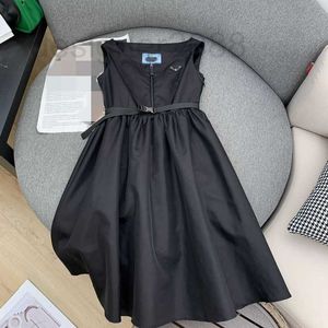 Grundlegende Freizeitkleider, Designer, verspielt, altersreduzierend, funktionaler Stil, Gürtel aus regeneriertem Nylon, flauschiger Rock, ärmelloses Kleid, Mädchen, A-Linie, 3J9Y