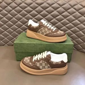 Toppdesignerskor Fritidsskor Lyxiga löparskor Sneakers chunky snörning kohud Läder Platta skor Herr Kvinnor Tryckt präglade Sneakers Skor canvas trainers