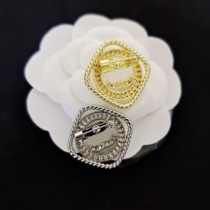 Großhandel Designer-Broschen Richtige Buchstaben Logo Mode Berühmte Buchstaben Broschen Kristall Perle Charme Luxus Paare Strass Pin Schmuck Zubehör