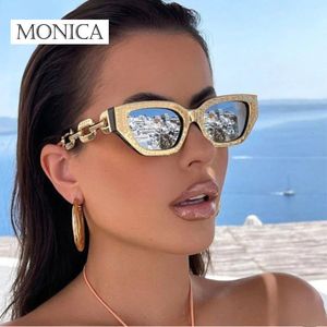 Montature per occhiali da sole INS Vintage Cat Eye Donna Trend Fashion Piccola catena di metallo Occhiali eleganti Black Shades 230704