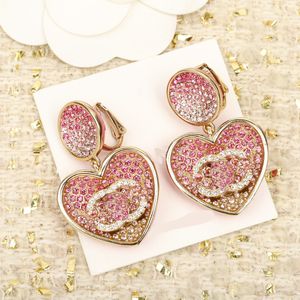 Lyx Kvinnor Örhängen Designer Heart C Letter Stud Hänge Örhänge Flickor Bröllop Smycken Partihandel