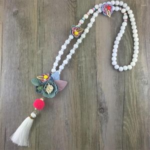 Hänge Halsband Handgjorda 10 mm träpärla Vintage stil Tyg Blommor Långa hängen för kvinnor Retro Girl Present Boho Tassle Smycken