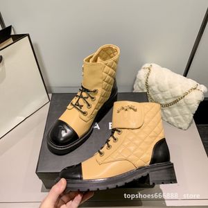 2023 New Thick Bottom English Style Chelsea Martin Boots Schuhe Kanal Mode Bequeme gesteppte Luxus-Designer-Schuhe Punk-Stil Damen Mittellange kurze Stiefel