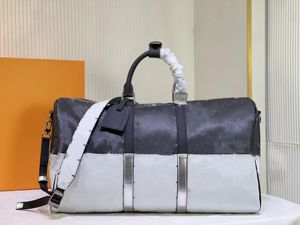 Duffle Bag Classic 45 50 55 Travel Bagage Black and White Color Matching Capacity Bagage Bag Bagage Waterproof Handbag Casual Travels Duffel Påsar Keepall