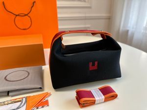 Роскошная ланч -сумочка дизайнерская сумка модная сцепление пакет Canvas Lunch Box Сумка для хранения мешки с кросс -кубоном санкет Cady Color маленькая квадратная сумка кошелек