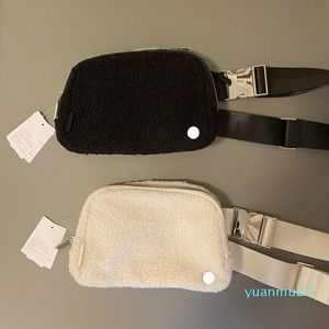 Bolsa de cinto de fácil acesso para mulheres e homens Bolsa tiracolo ao ar livre 1L Capacidade Bolsas de cintura esportiva Alça elástica ajustável Zíper Fanny