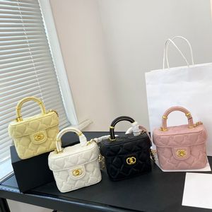 Luxurys tasarımcıları kozmetik çanta sapı çanta cüzdanları makyaj kasa çapraz vücut tote anahtar retro retro retro retro deri omuz çantaları çanta kadınları chd2307041